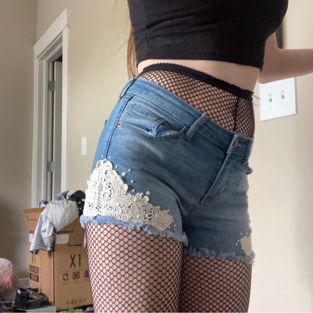 CUTE LACE PEARL JEAN SHORTS - Picture 8 of 14